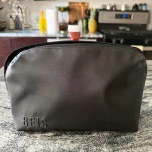 THE MEDIUM COSMETIC POUCH- Beis